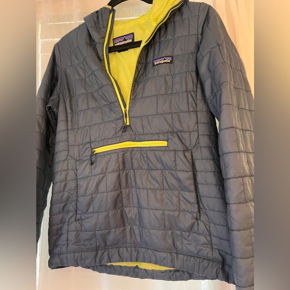 Patagonia navy and Yellow Quilted Jacket. A6 - Picture 3 of 4